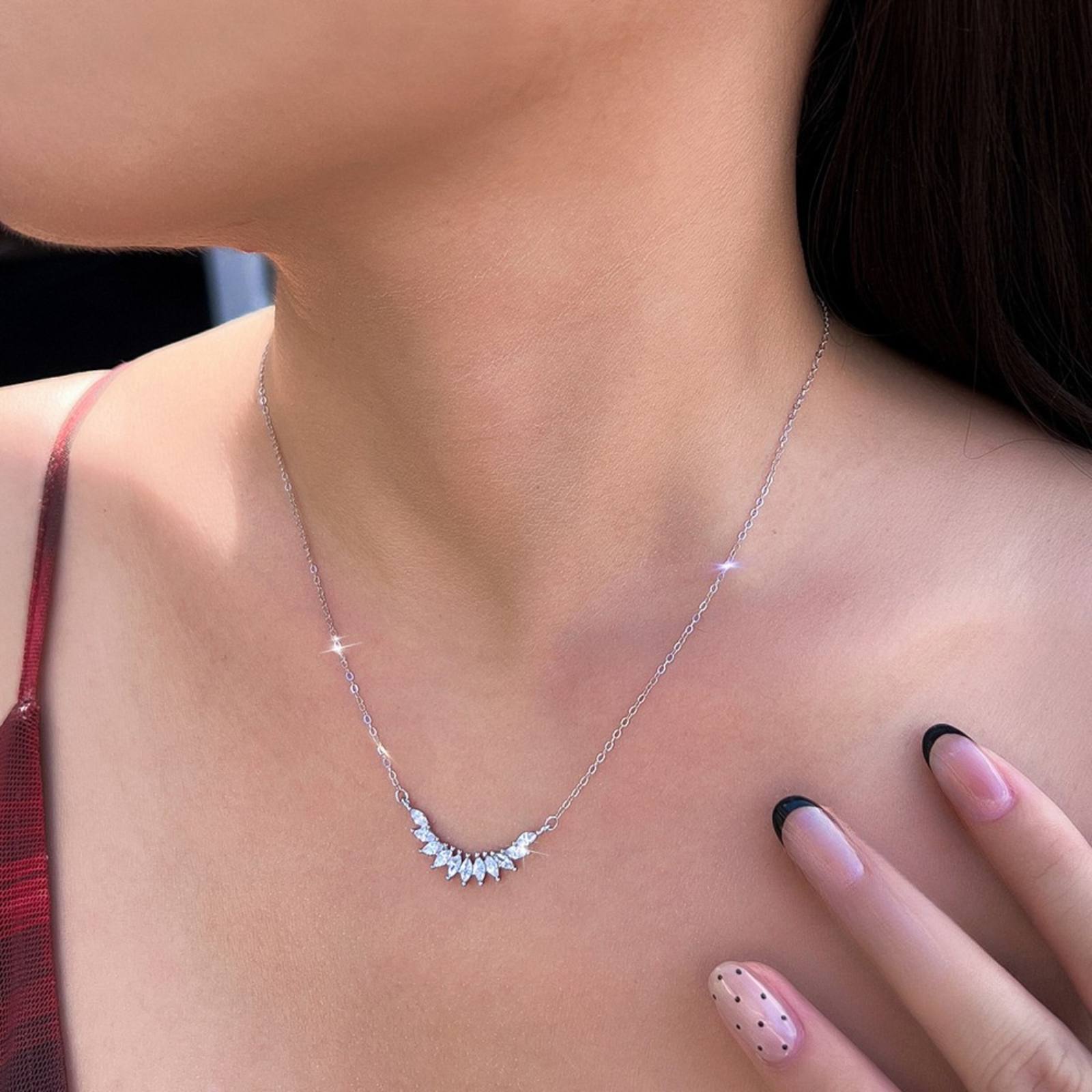 Colier din argint elegant geometric cu cristale zirconiu cesini femei