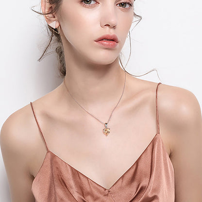 Colier din argint elegant inima cu citrin galben cesini purtat