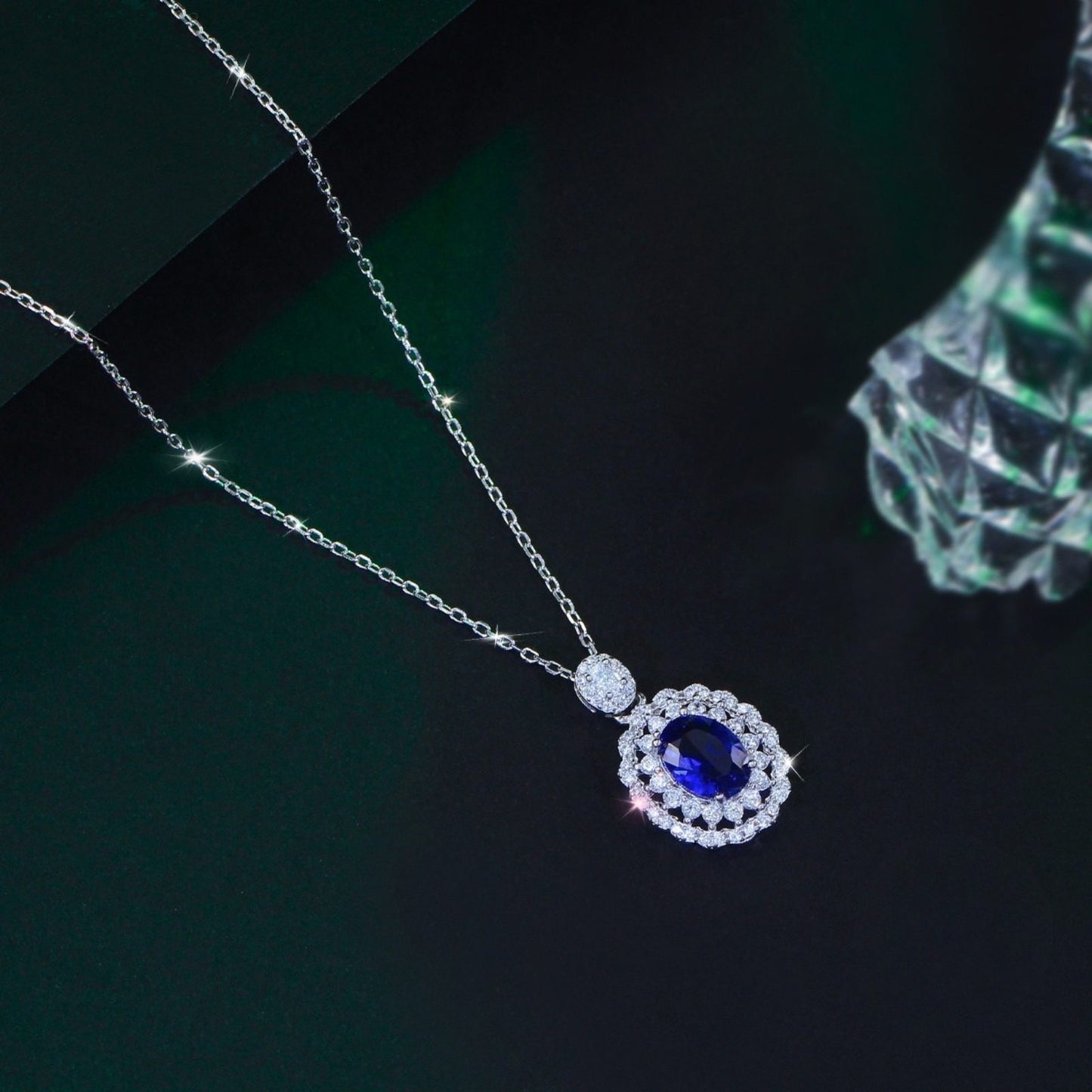 Colier din argint elegant oval cu safir albastru si cristale zirconiu cesini cadou