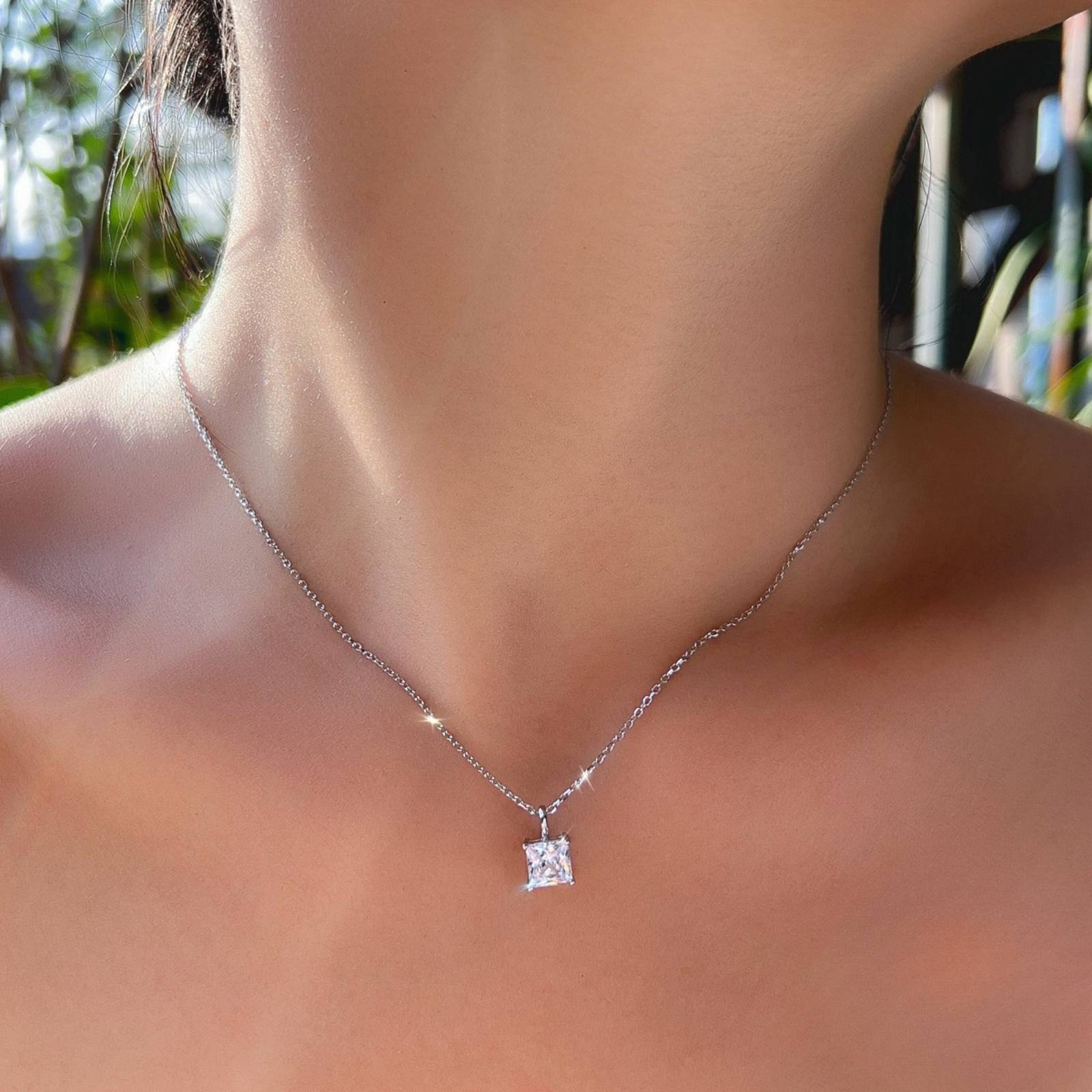 Colier din argint elegant patrat cu cristale zirconiu cesini femei