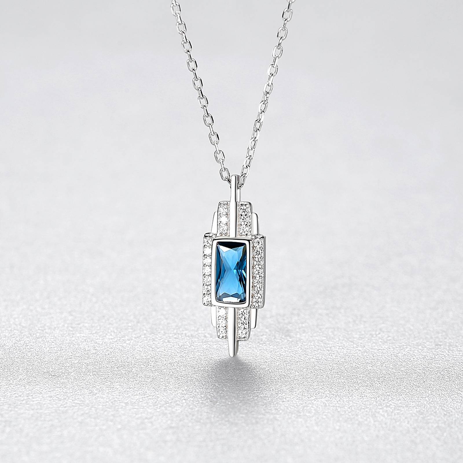 Colier din argint elegant rectangular cu safir albastru si cristale zirconiu cesini cadou