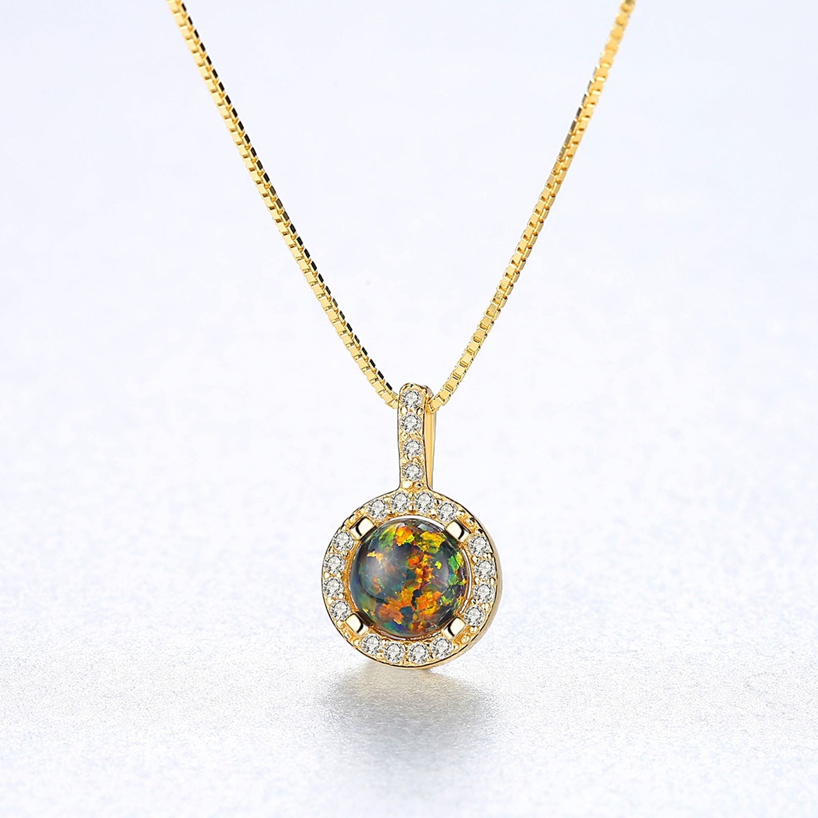 Colier din argint elegant rotund placat cu aur cu opal mistic si cristale zirconiu cesini cadou