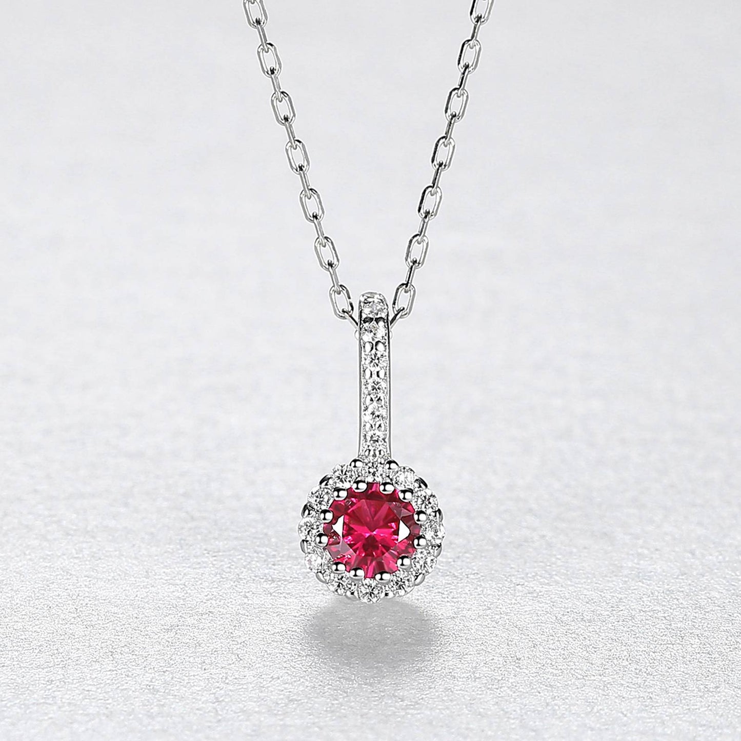 Colier din argint elegant rotund cu rubin rosu si cristale zirconiu cesini cadou