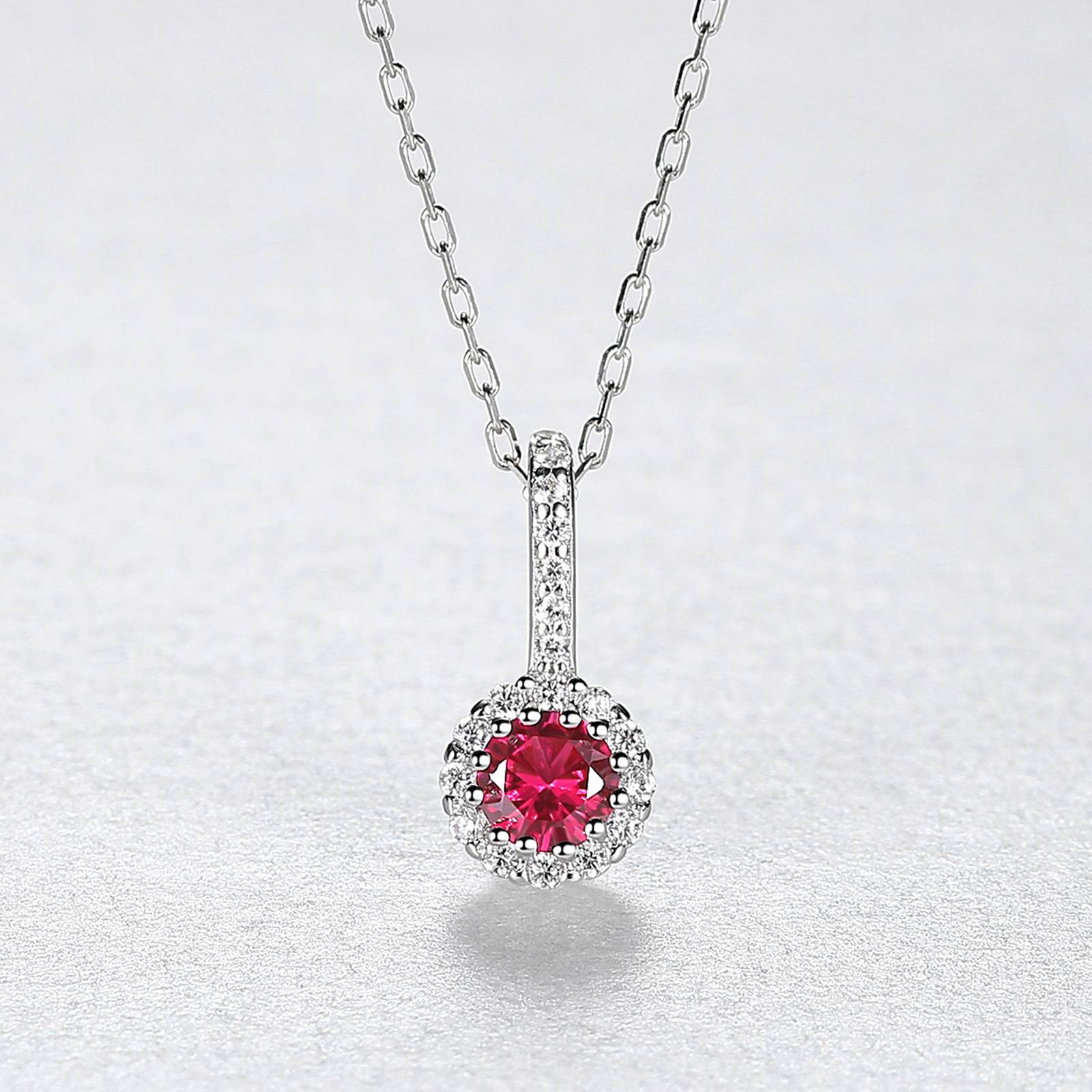 Colier din argint elegant rotund cu rubin rosu si cristale zirconiu cesini cadou