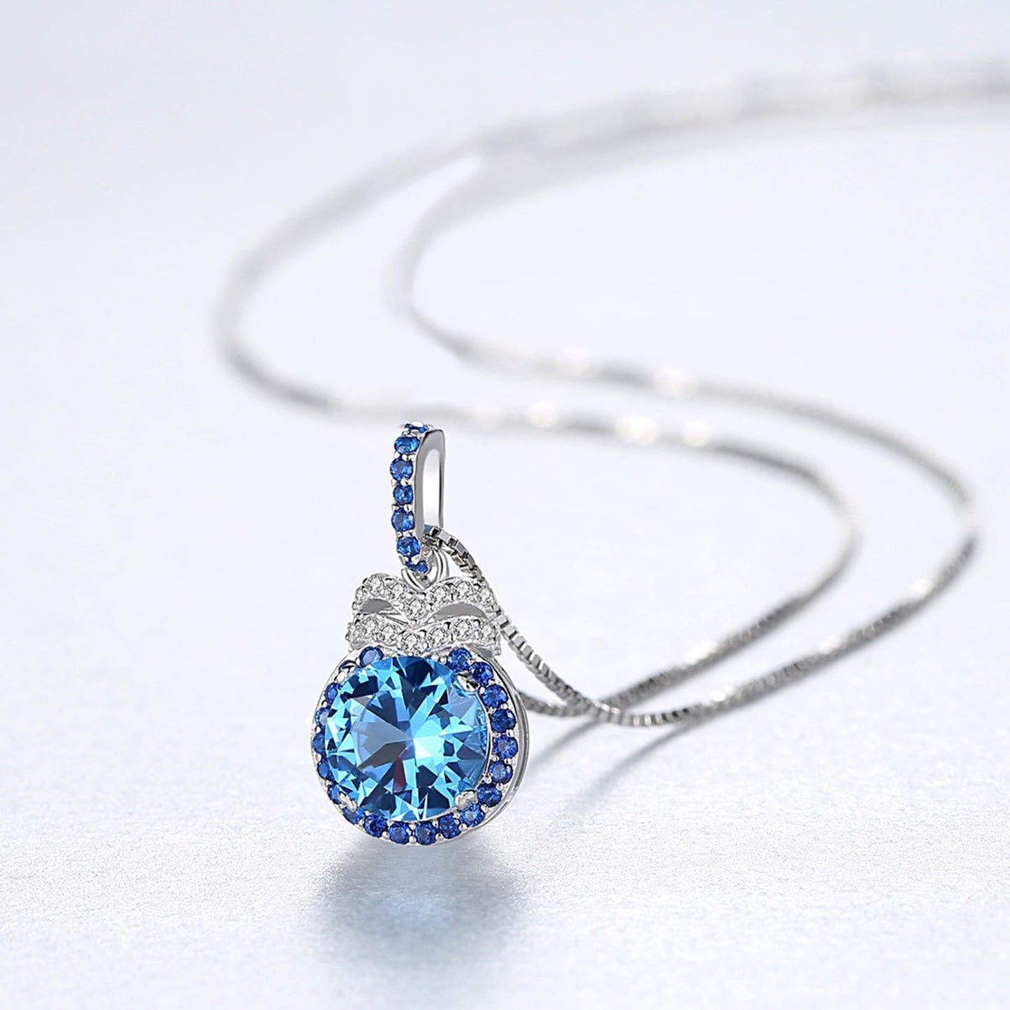 Colier din argint elegant cu safir albastru si cristale zirconiu cesini cadou