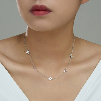 Colier din argint simplu fara pietre elegant trifoi clover cesini purtat