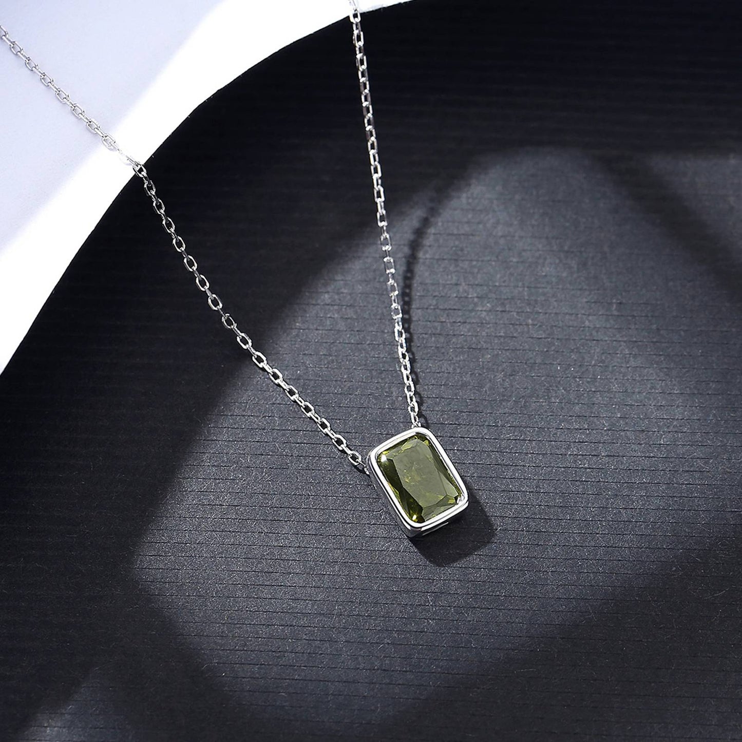 Colier din argint elegant rectangular cu smarald verde cesini cadou