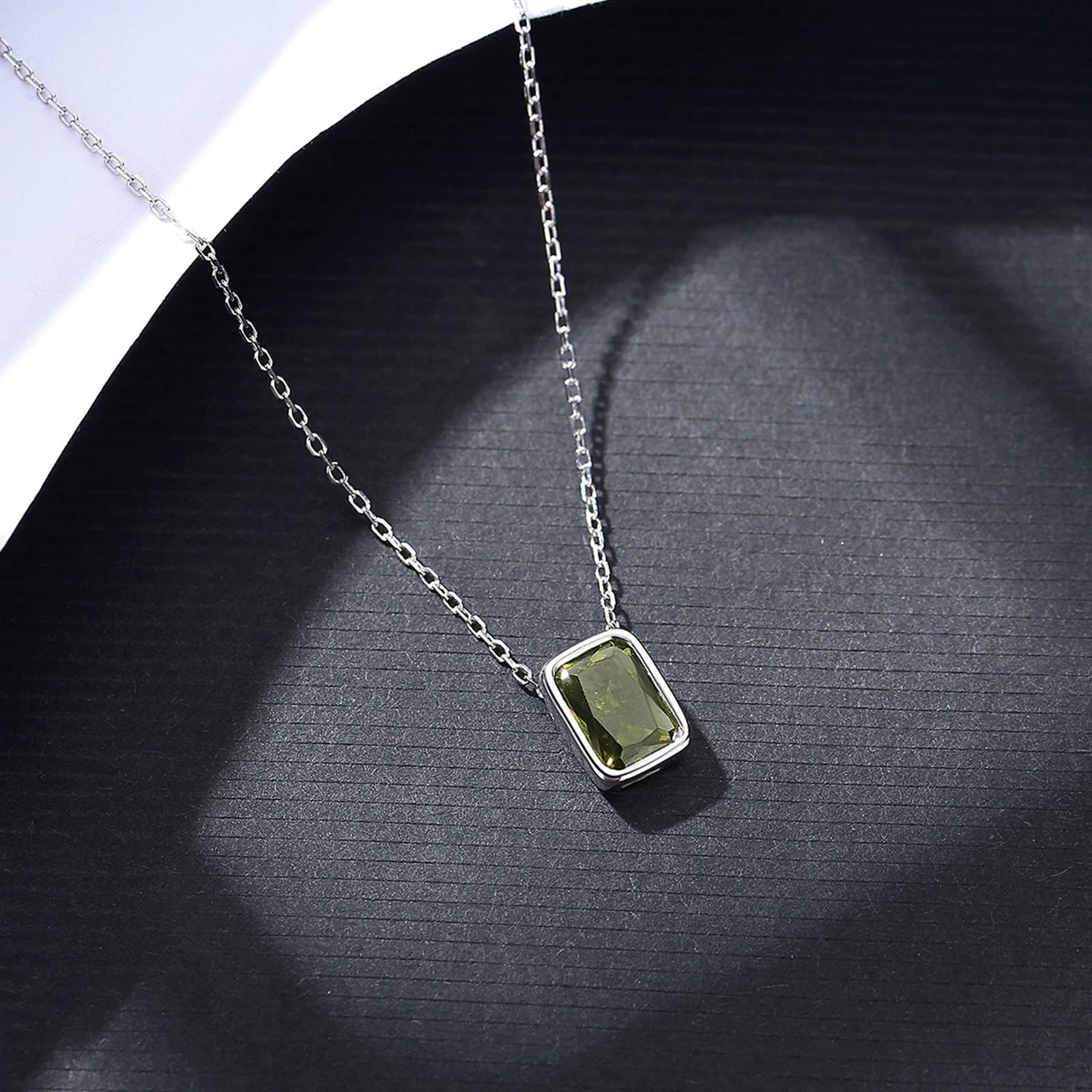 Colier din argint elegant rectangular cu smarald verde cesini cadou