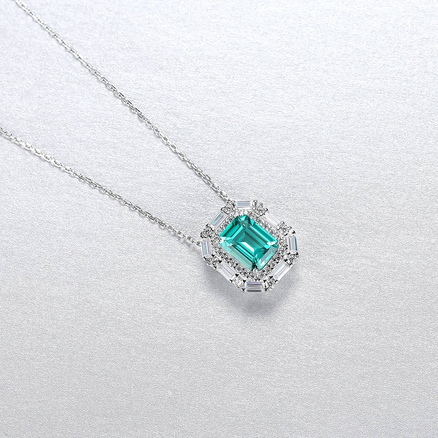 Colier din argint elegant rectangular cu smarald verde si cristale zirconiu cesini cadou
