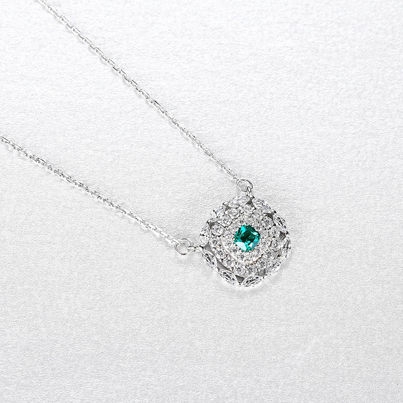 Colier din argint elegant patrat cu smarald verde si cristale zirconiu cesini cadou
