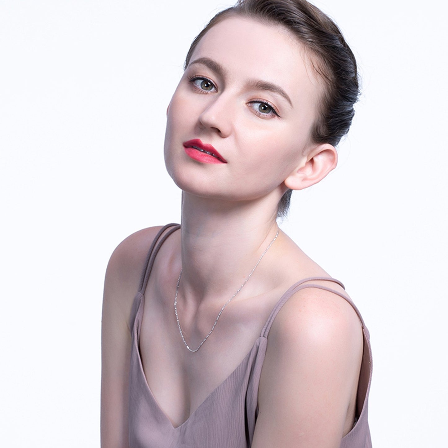 Lantisor din argint elegant diamond cut figaro link cesini purtat