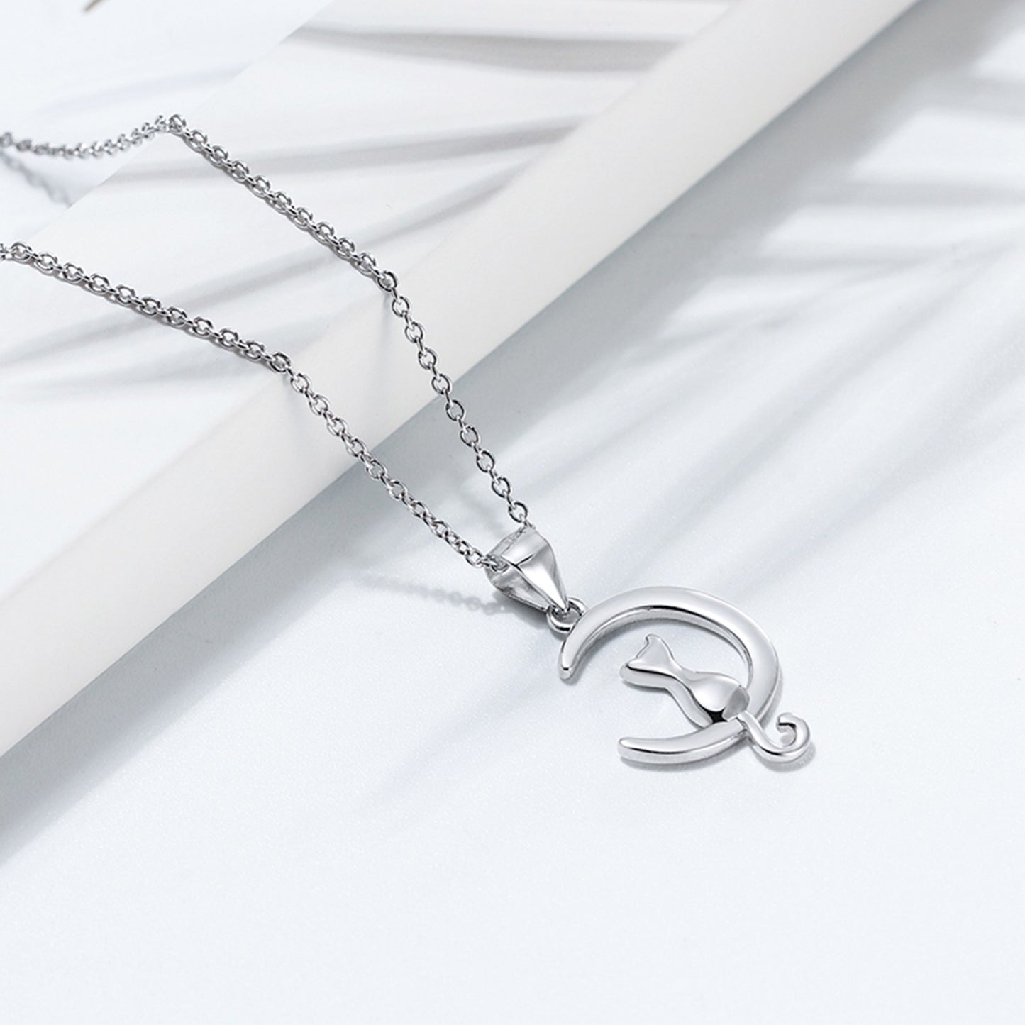 Colier din argint cu pisica si luna cesini cadou