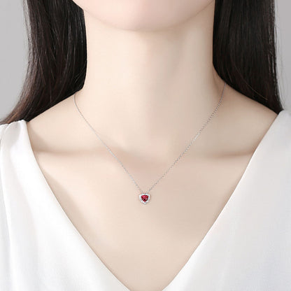 Set din argint elegant colier si cercei inima cu rubin rosu si cristale zirconiu cesini colier purtat