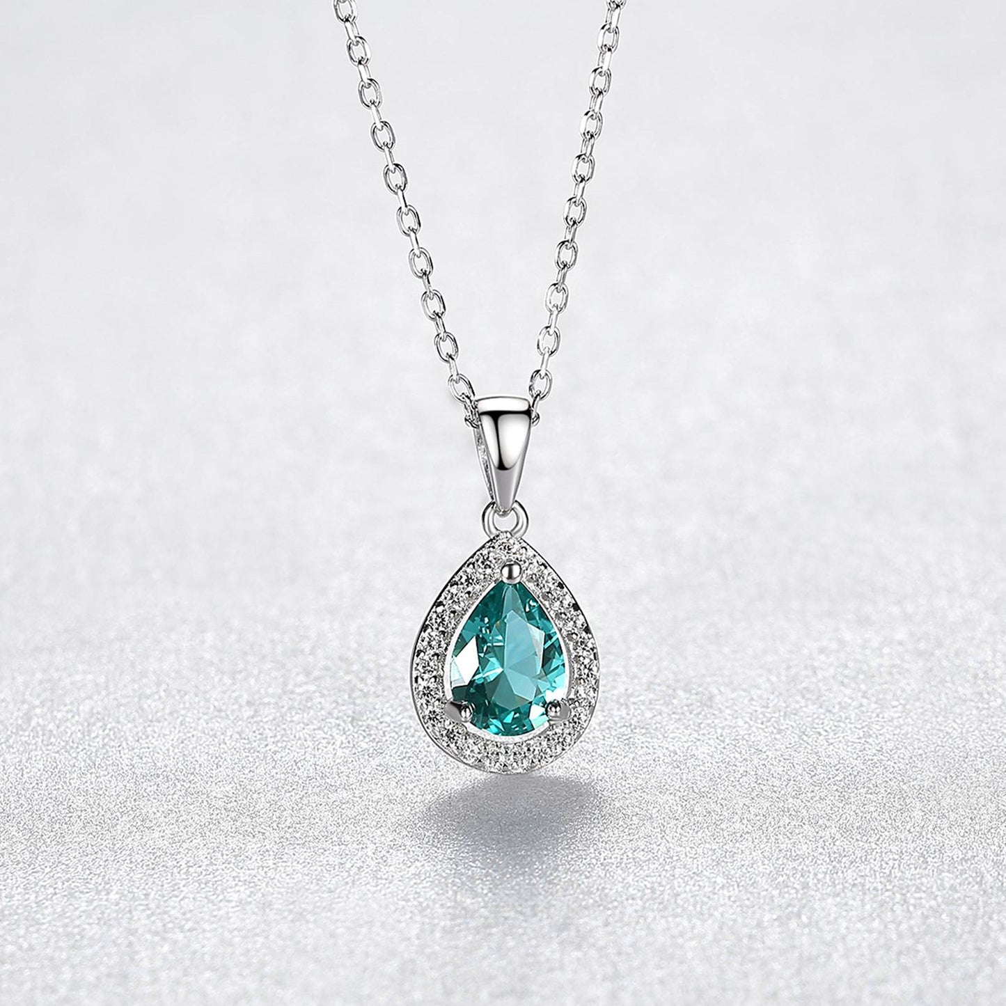 Colier lantisor din argint elegant lacrima cu smarald verde si cristale zirconiu cesini cadou