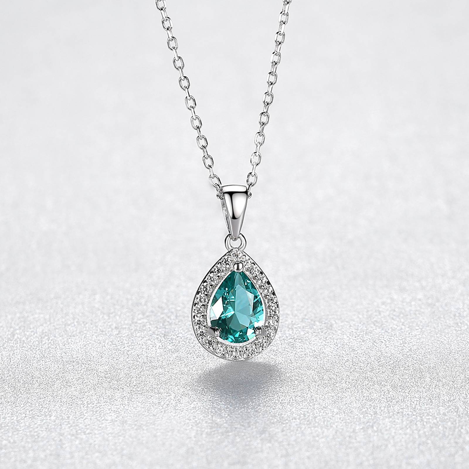 Colier lantisor din argint elegant lacrima cu smarald verde si cristale zirconiu cesini cadou