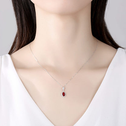 Set din argint elegant oval colier si cercei cu rubin rosu si cristale zirconiu cesini colier purtat