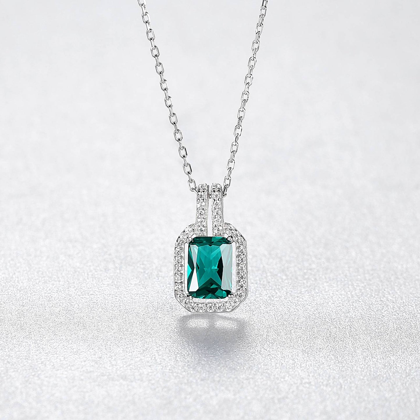 Colier lantisor din argint elegant rectangular cu smarald verde si cristale zirconiu cesini cadou
