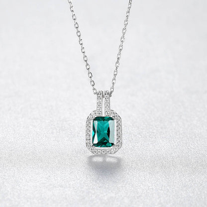 Colier lantisor din argint elegant rectangular cu smarald verde si cristale zirconiu cesini cadou