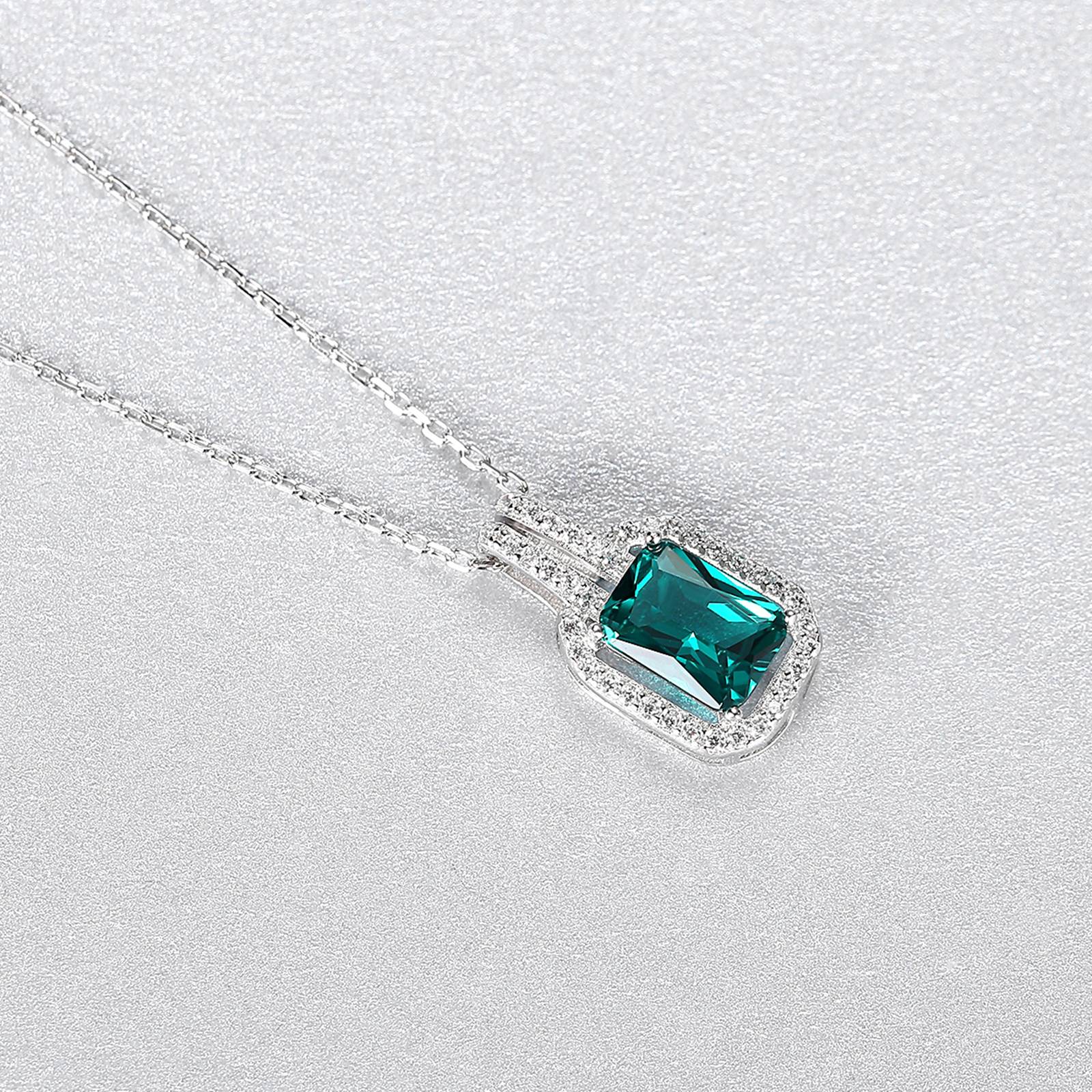 Colier lantisor din argint elegant rectangular cu smarald verde si cristale zirconiu cesini femei