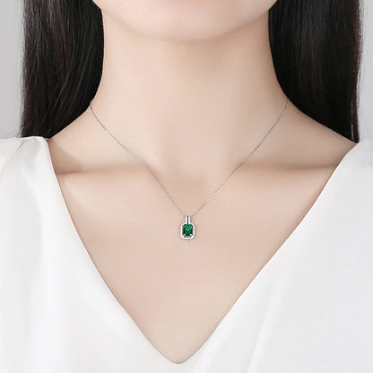 Set din argint elegant rectangular colier si cercei cu smarald verde si cristale zirconiu cesini colier purtat