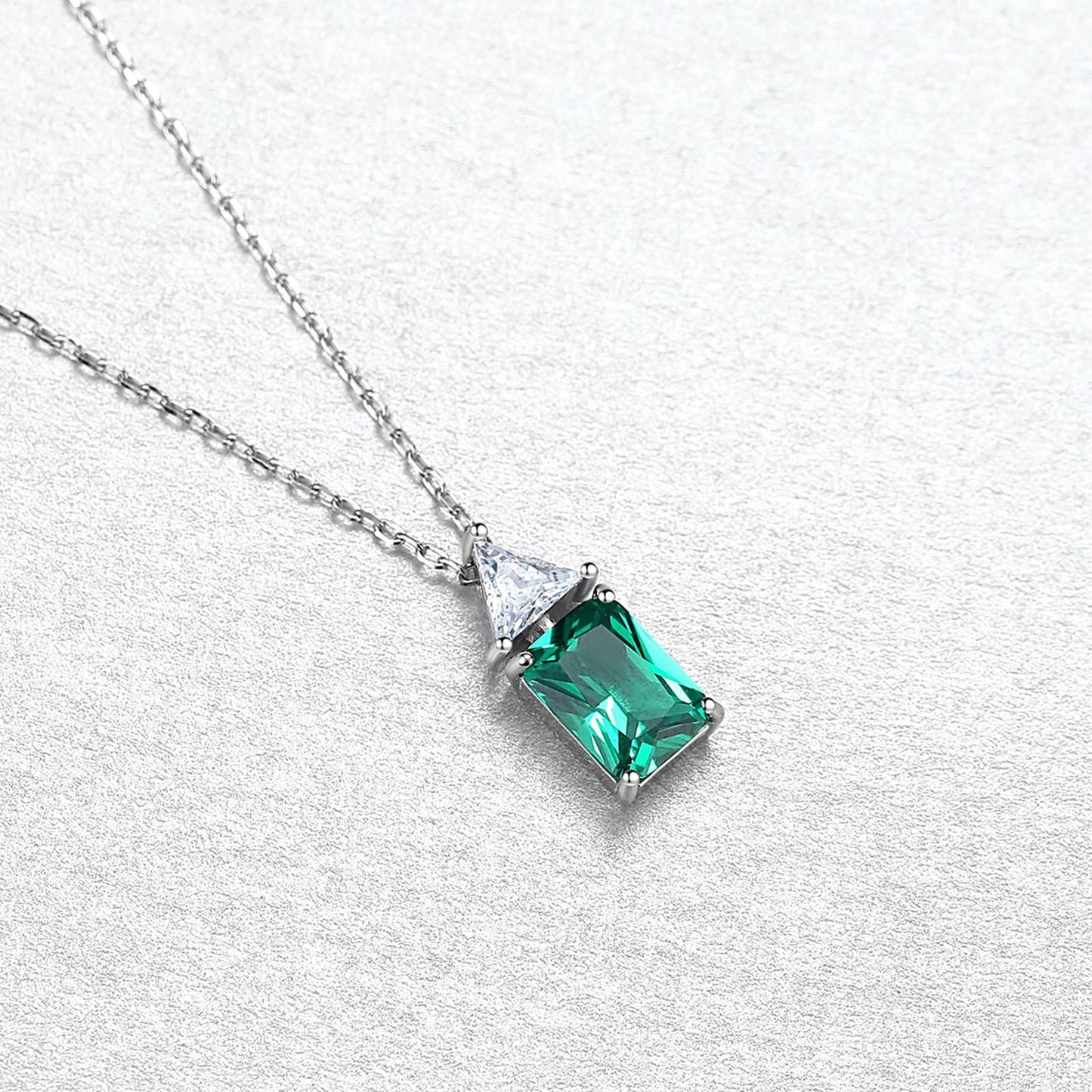 Colier lantisor din argint elegant rectangular cu smarald verde si cristale zirconiu cesini femei
