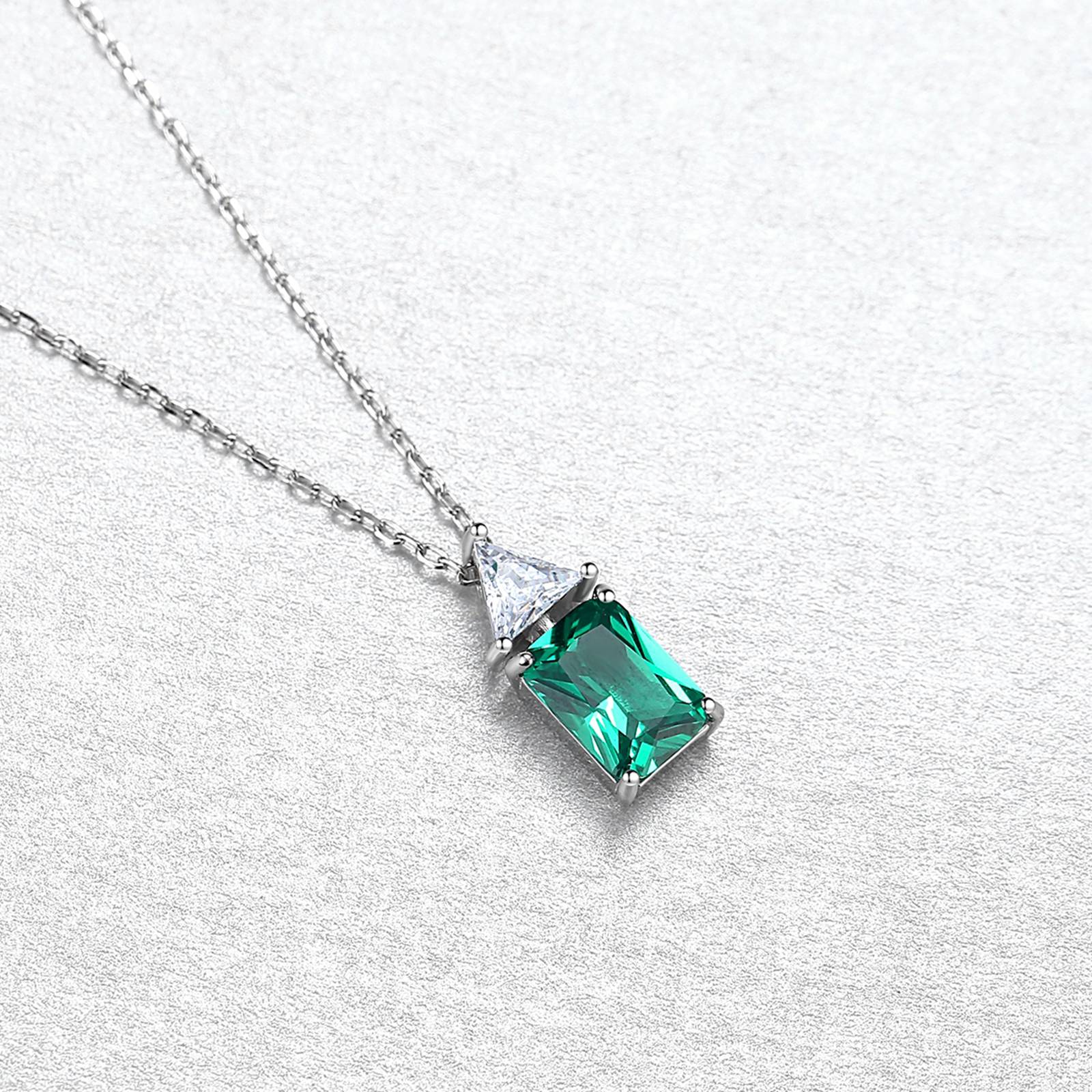 Colier lantisor din argint elegant rectangular cu smarald verde si cristale zirconiu cesini femei