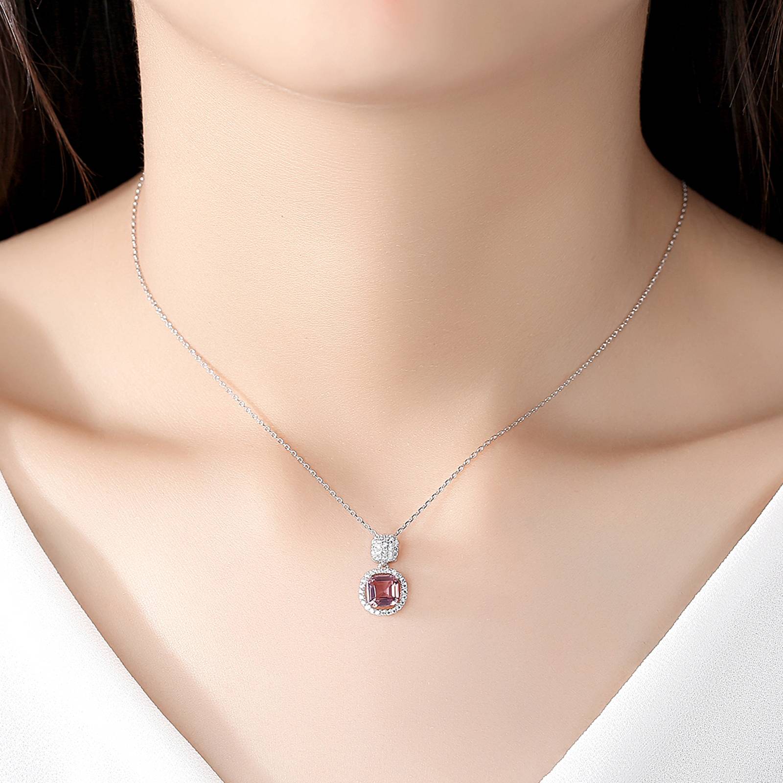 Set din argint elegant rotund colier si cercei cu morganit si cristale zirconiu cesini colier purtat