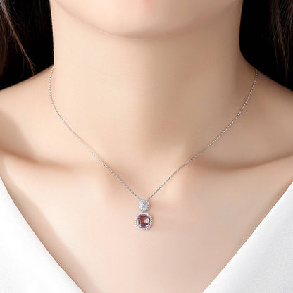 Set din argint elegant rotund colier si cercei cu morganit si cristale zirconiu cesini colier purtat