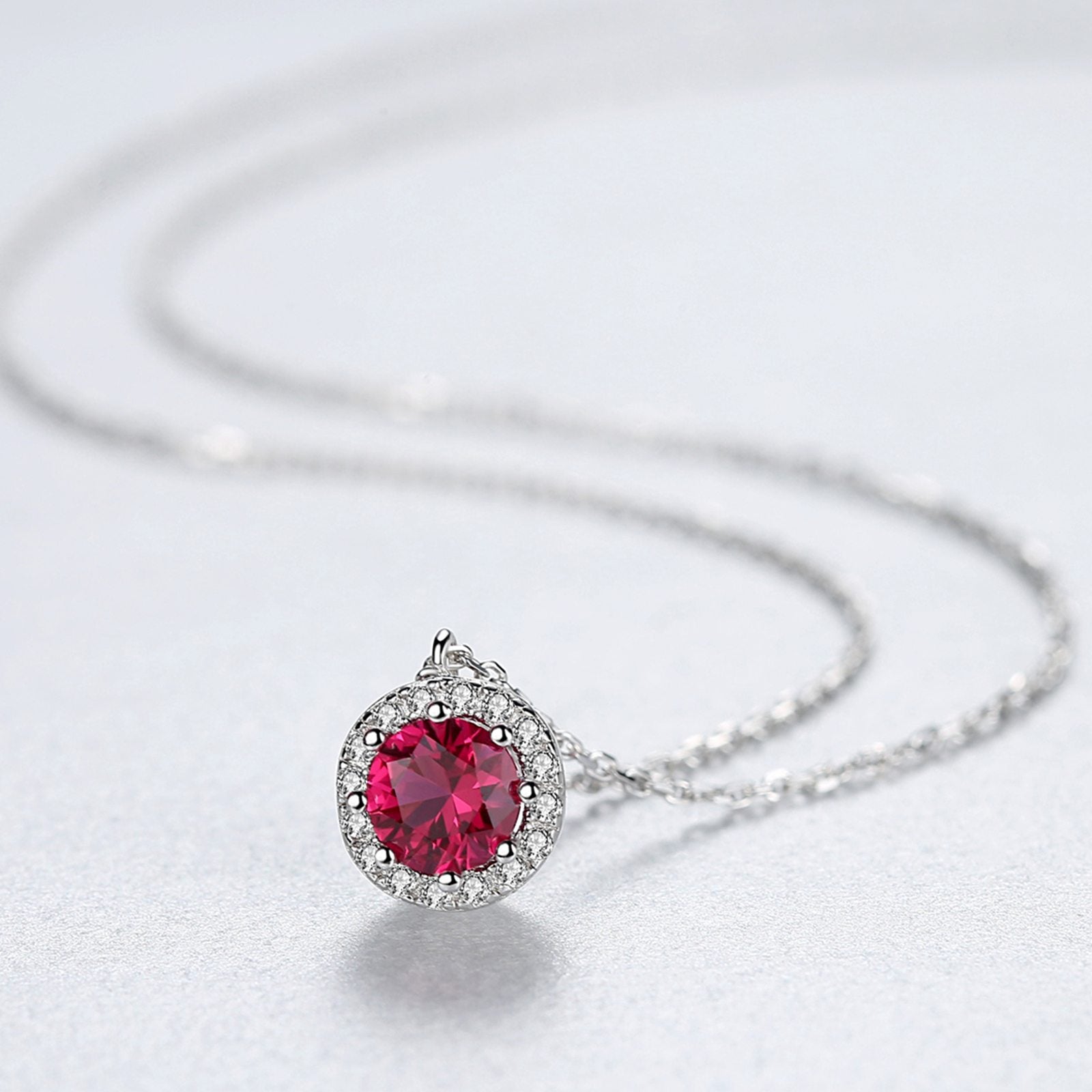Colier lantisor din argint rotund elegant cu rubin rosu si cristale zirconiu cesini femei