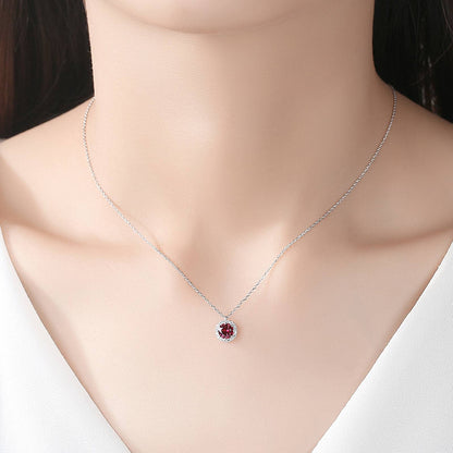 Colier lantisor din argint rotund elegant cu rubin rosu si cristale zirconiu cesini purtat