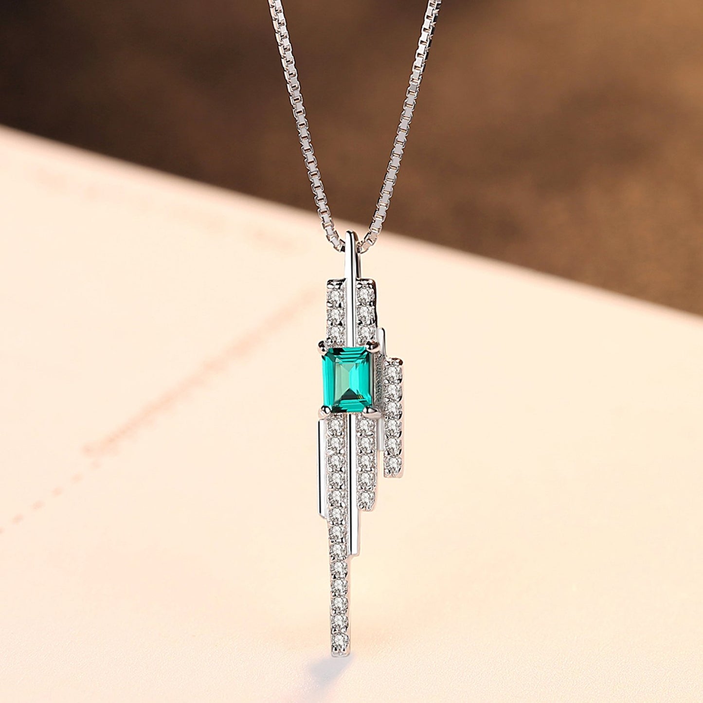 Set din argint elegant colier si cercei cu smarald verde si cristale zirconiu cesini colier cadou