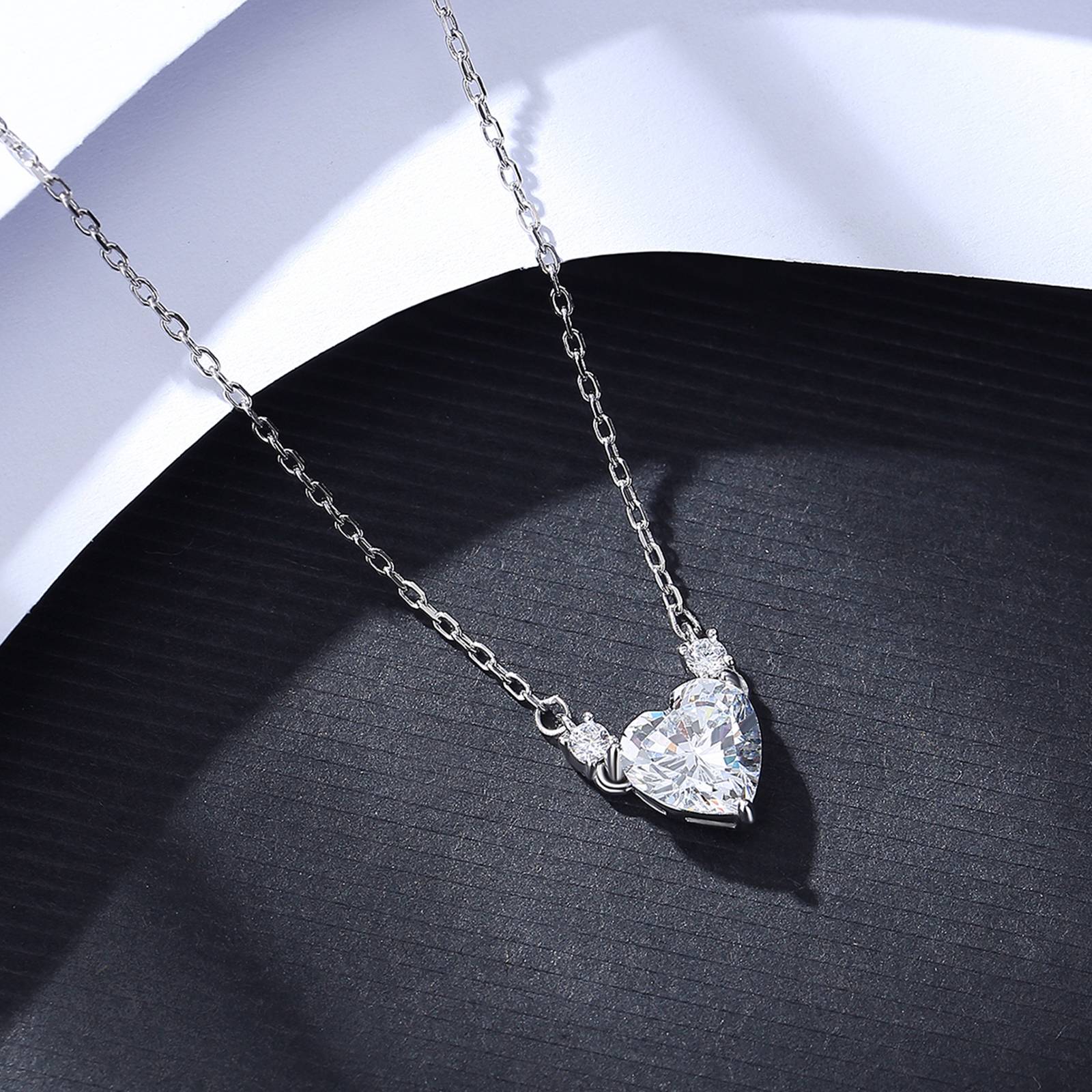 Colier lantisor din argint inima cu cristale zirconiu cesini cadou