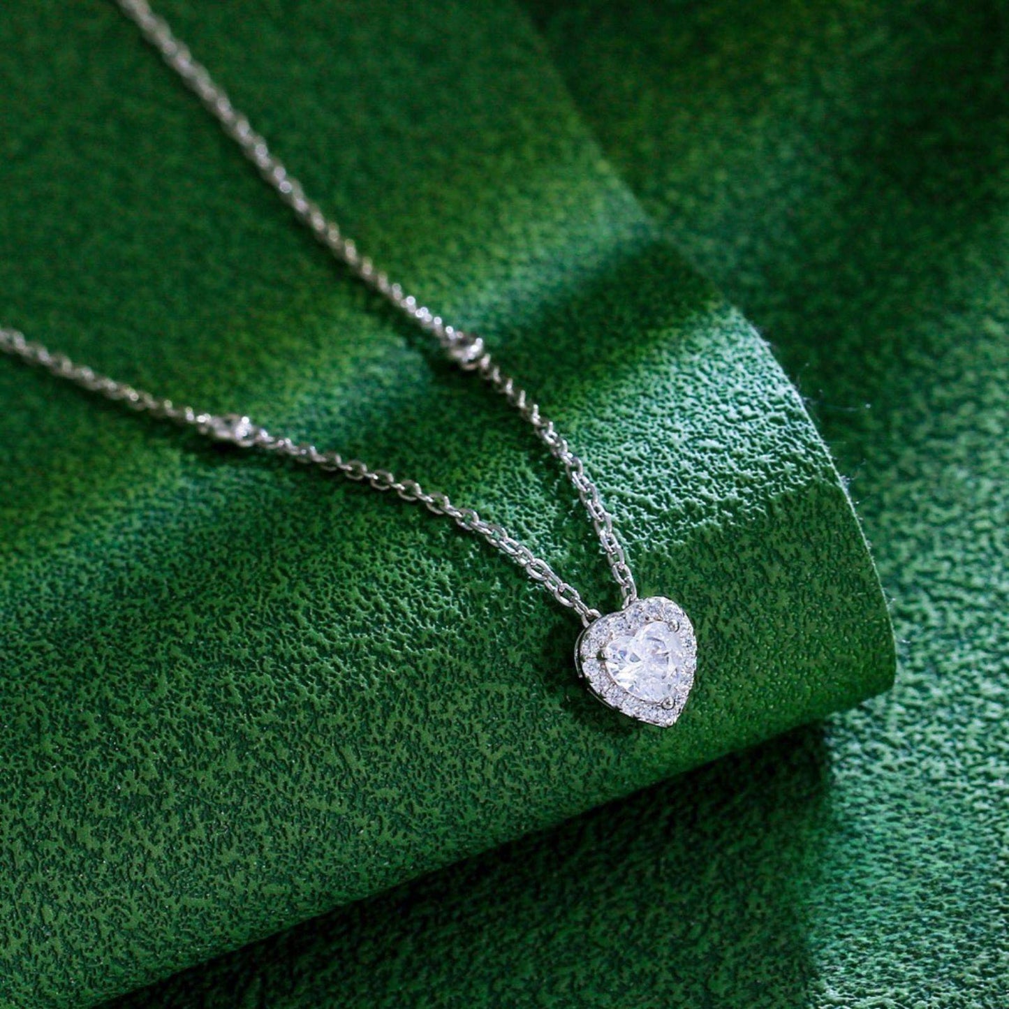 Colier lantisor din argint cu pandantiv inima cu zirconiu cesini cadou