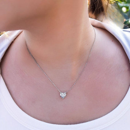 Colier lantisor din argint cu pandantiv inima cu zirconiu cesini purtat