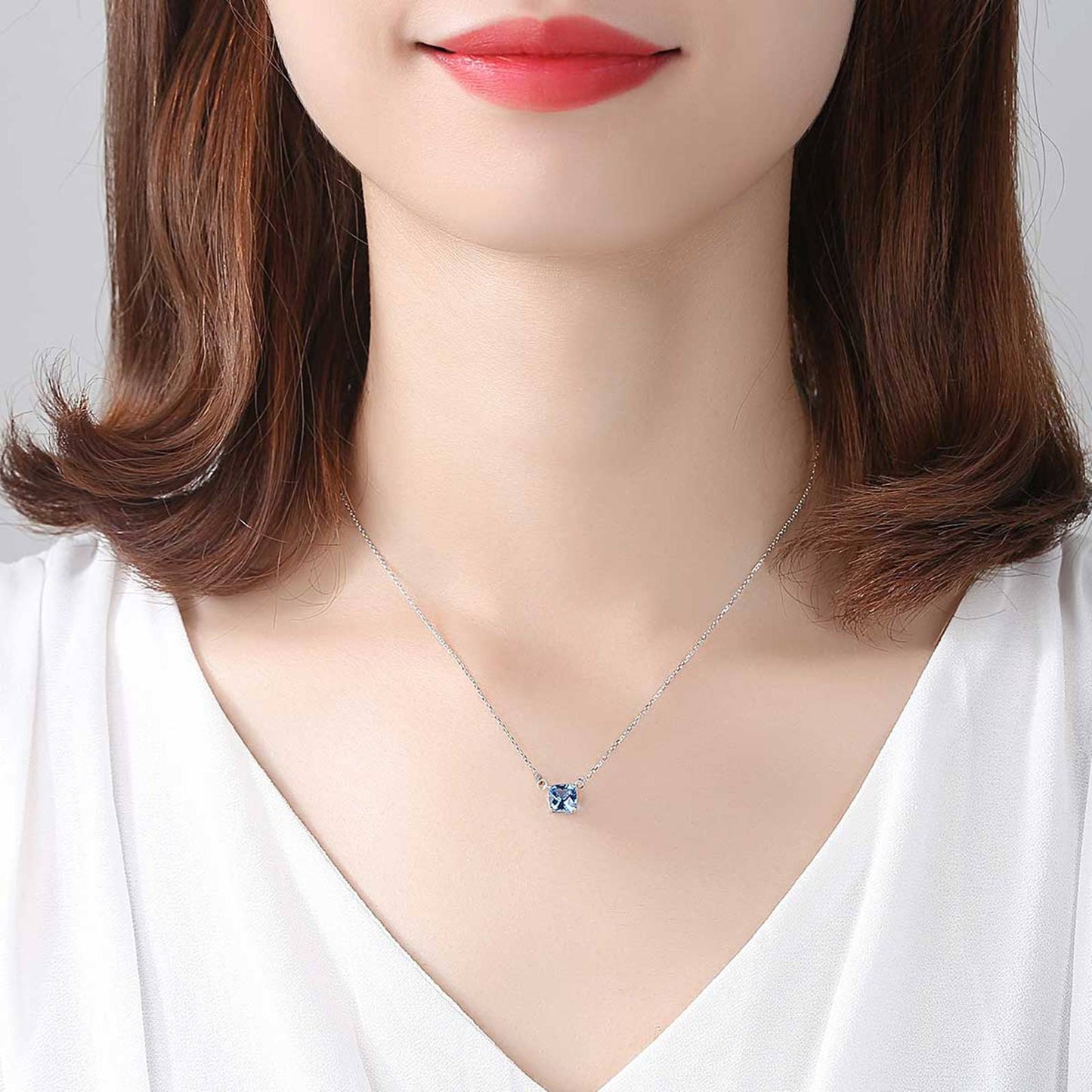 Set din argint patrat colier si cercei cu topaz albastru cesini colier purtat