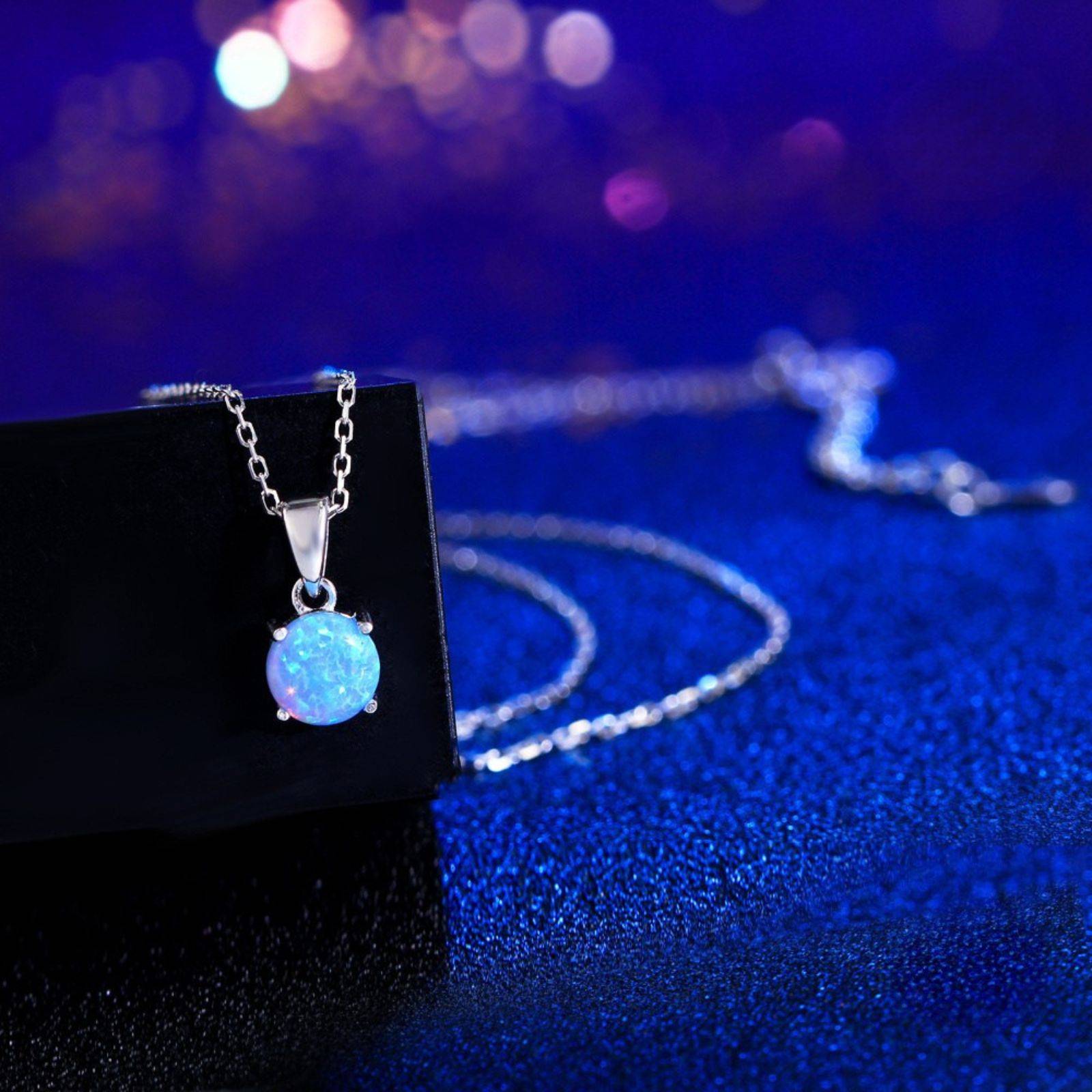 Colier lantisor din argint cu pandantiv rotund cu opal cesini cadou