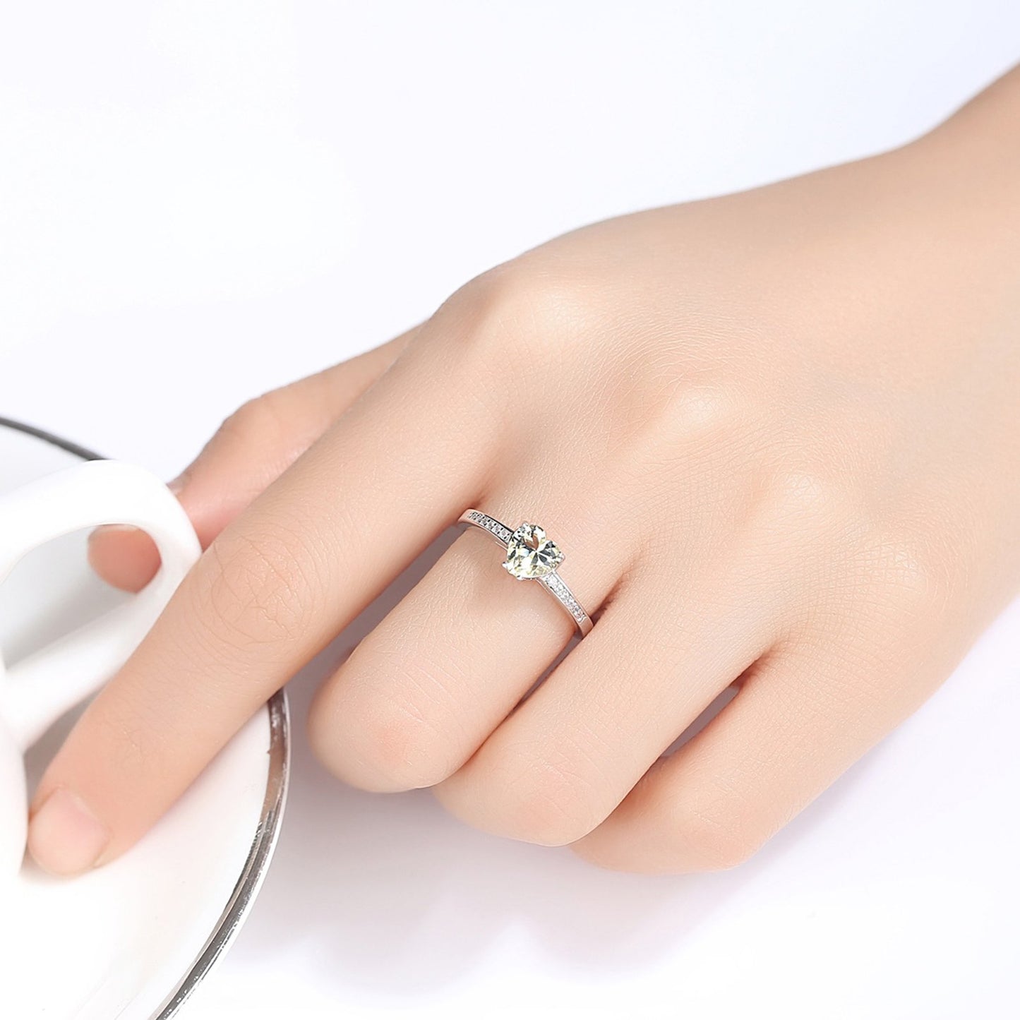 Inel din argint elegant inima cu citrin si cristale zirconiu cesini purtat