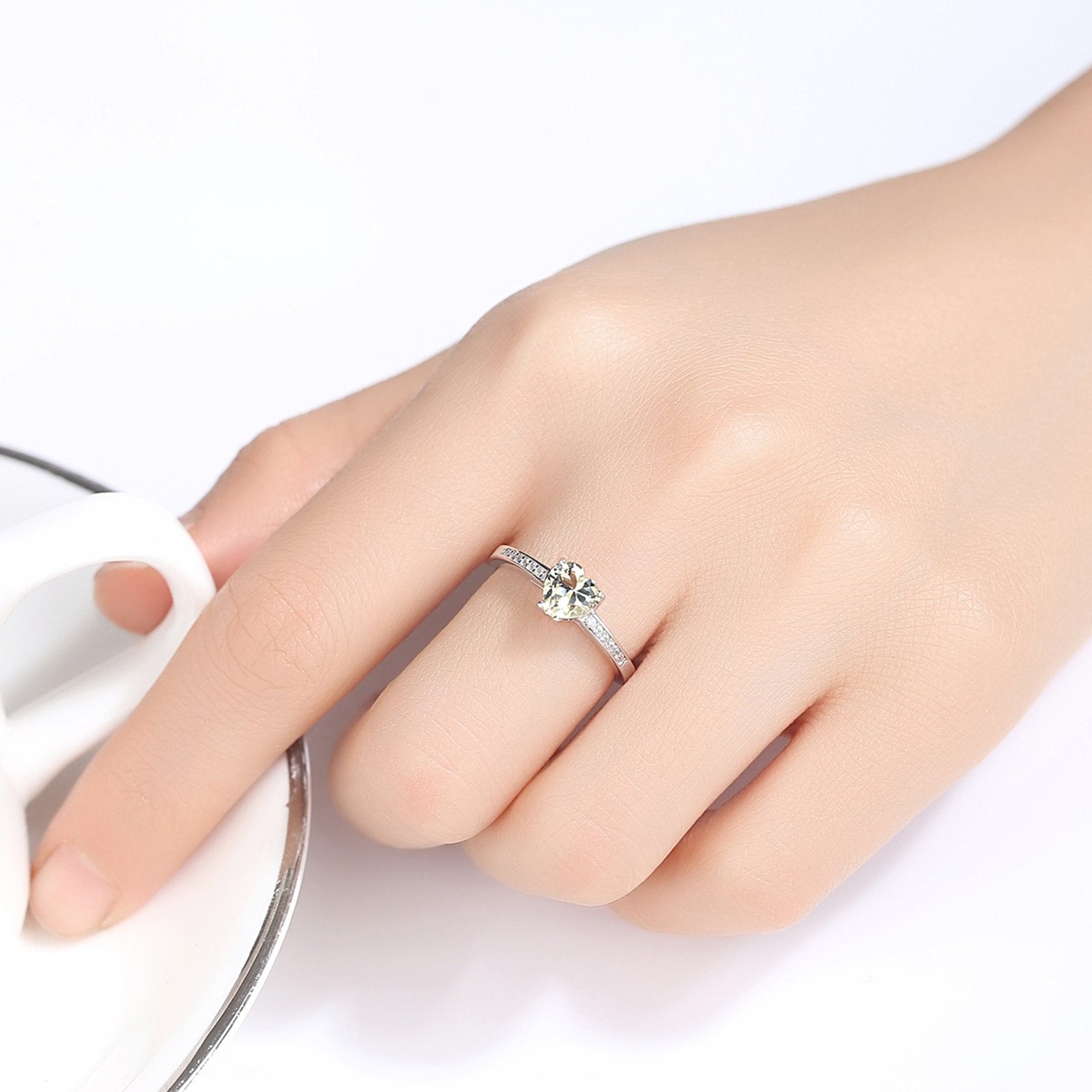 Inel din argint elegant inima cu citrin si cristale zirconiu cesini purtat