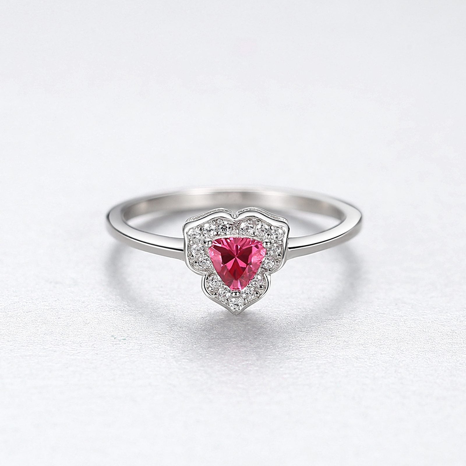 Inel din argint elegant inima cu rubin rosu si cristale zirconiu cesini cadou