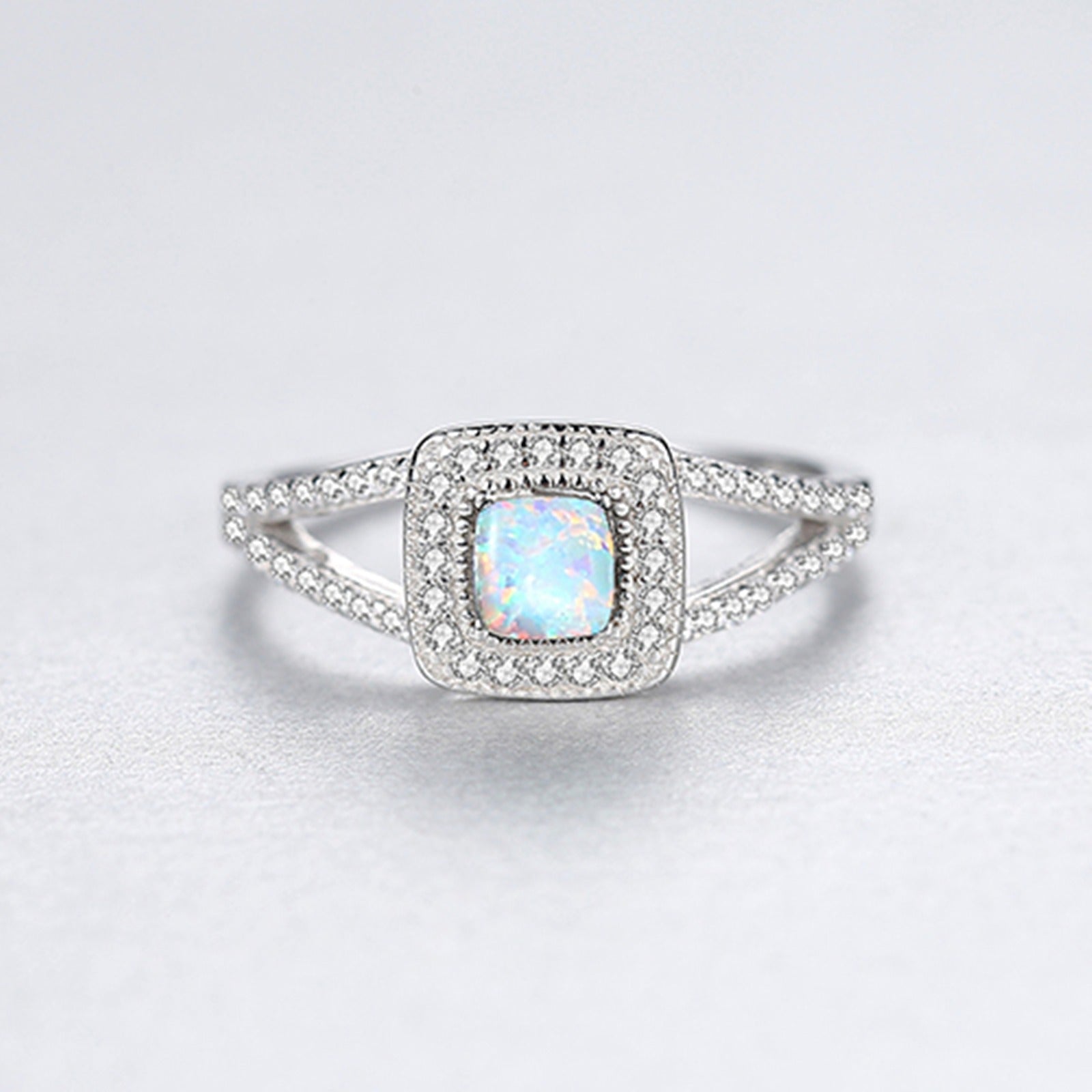 Inel din argint elegant patrat cu opal si cristale zirconiu cesini cadou