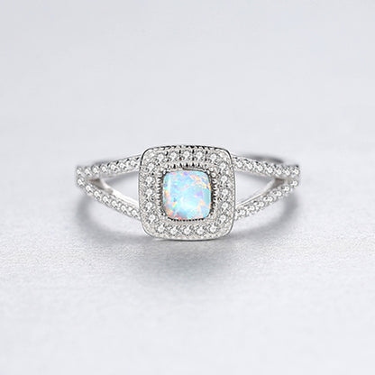 Inel din argint elegant patrat cu opal si cristale zirconiu cesini cadou