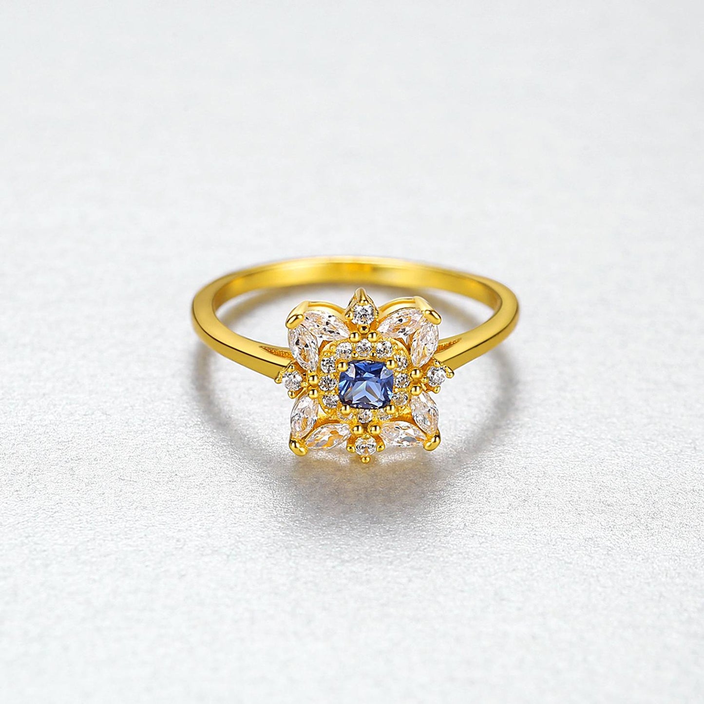 Inel din argint elegant placat cu aur cu safir albastru si cristale zirconiu cesini cadou