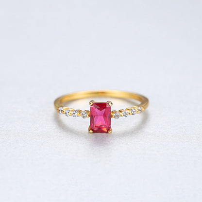 Inel din argint elegant rectangular placat cu aur cu rubin rosu si cristale zirconiu cesini cadou