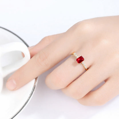 Inel din argint elegant rectangular placat cu aur cu rubin rosu si cristale zirconiu cesini femei