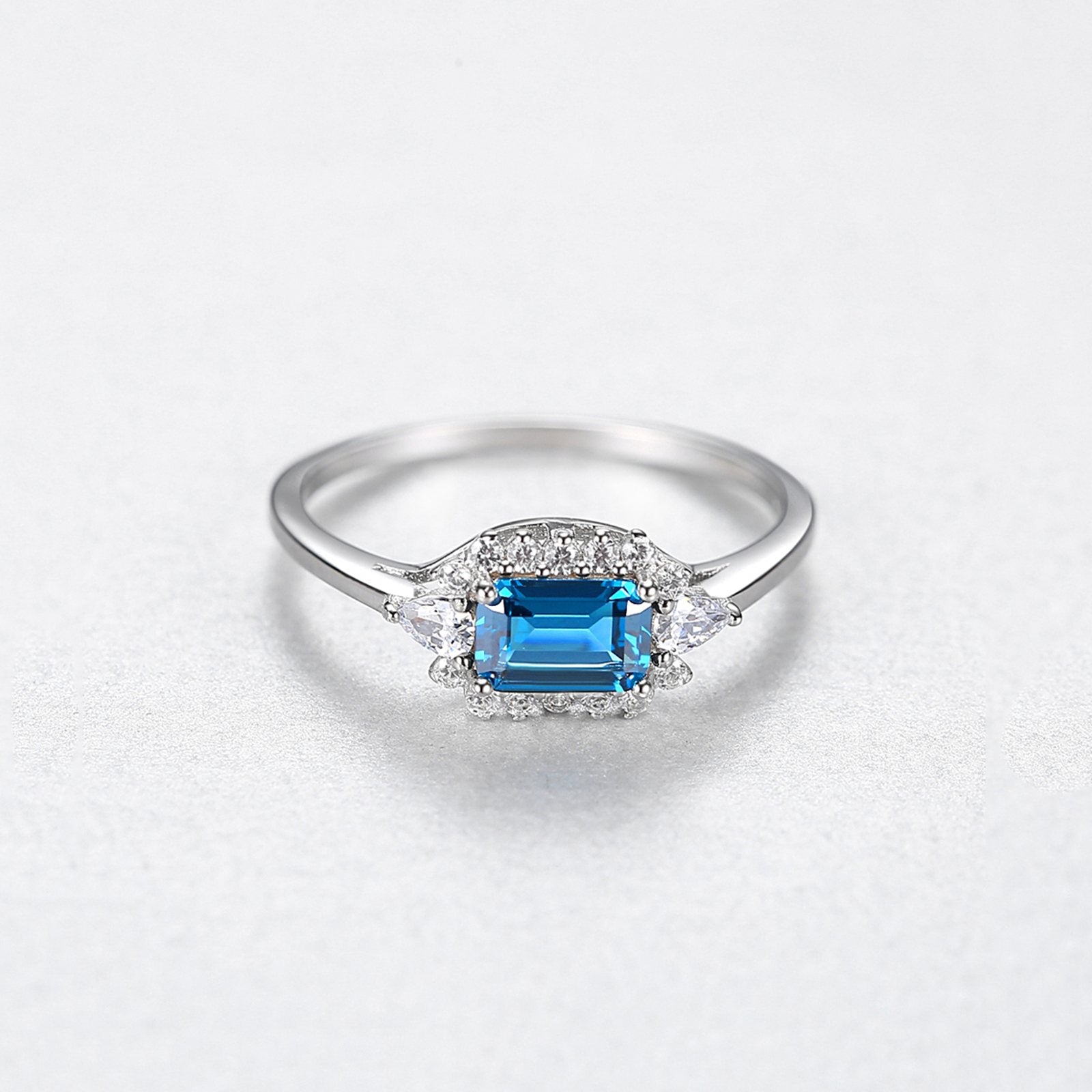 Inel din argint elegant rectangular cu safir albastru si cristale zirconiu cesini cadou