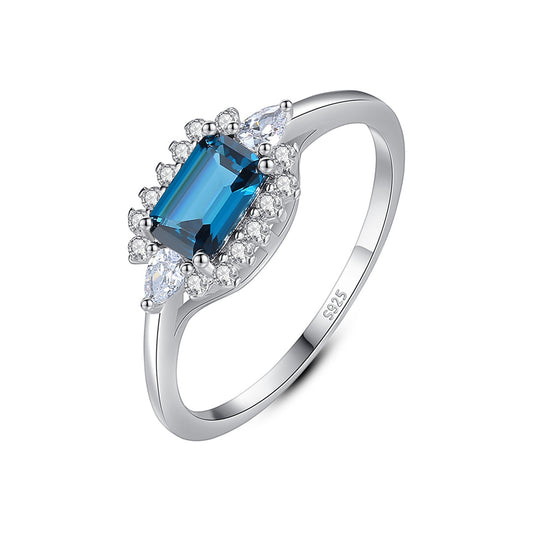 Inel din argint elegant rectangular cu safir albastru si cristale zirconiu cesini