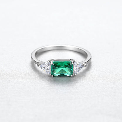 Inel din argint elegant rectangular cu smarald verde si cristale zirconiu cesini cadou