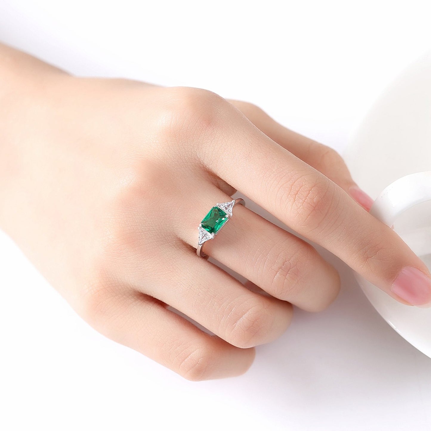 Inel din argint elegant rectangular cu smarald verde si cristale zirconiu cesini femei