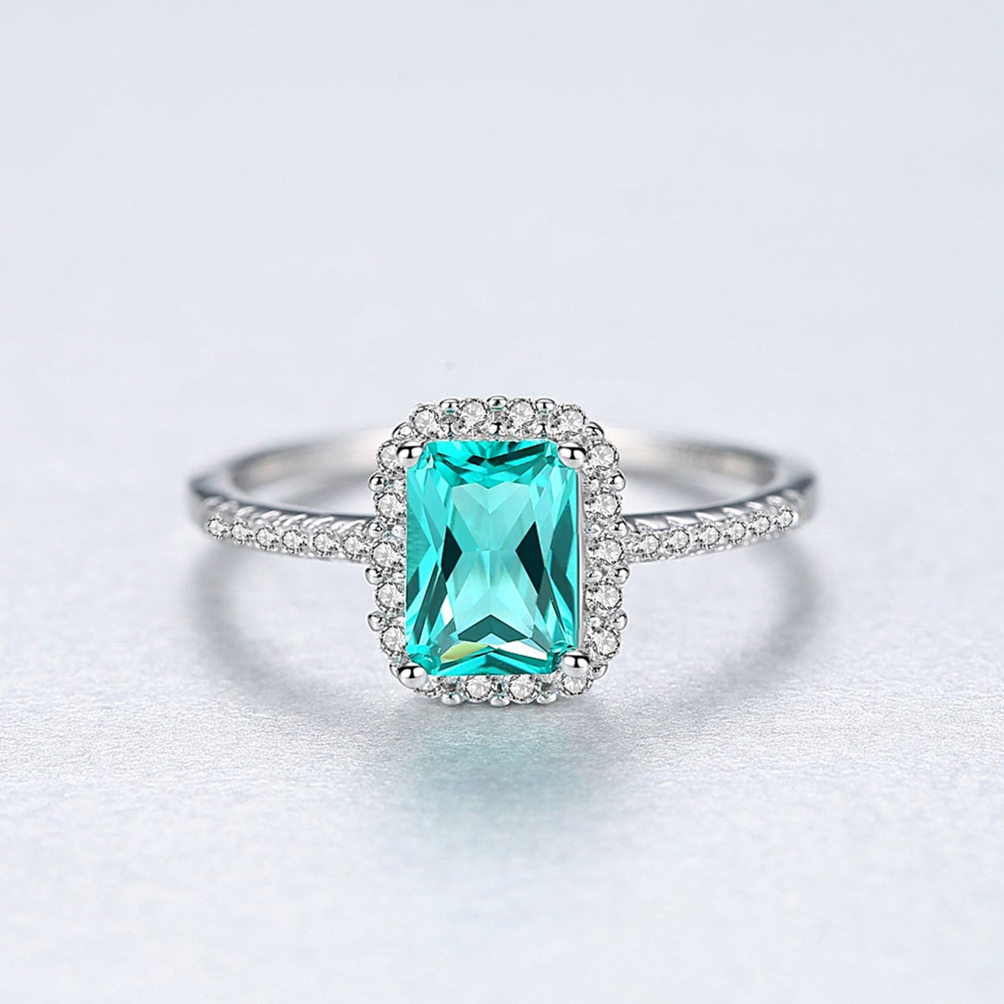 Inel din argint elegant rectangular cu smarald verde si cristale zirconiu cesini cadou