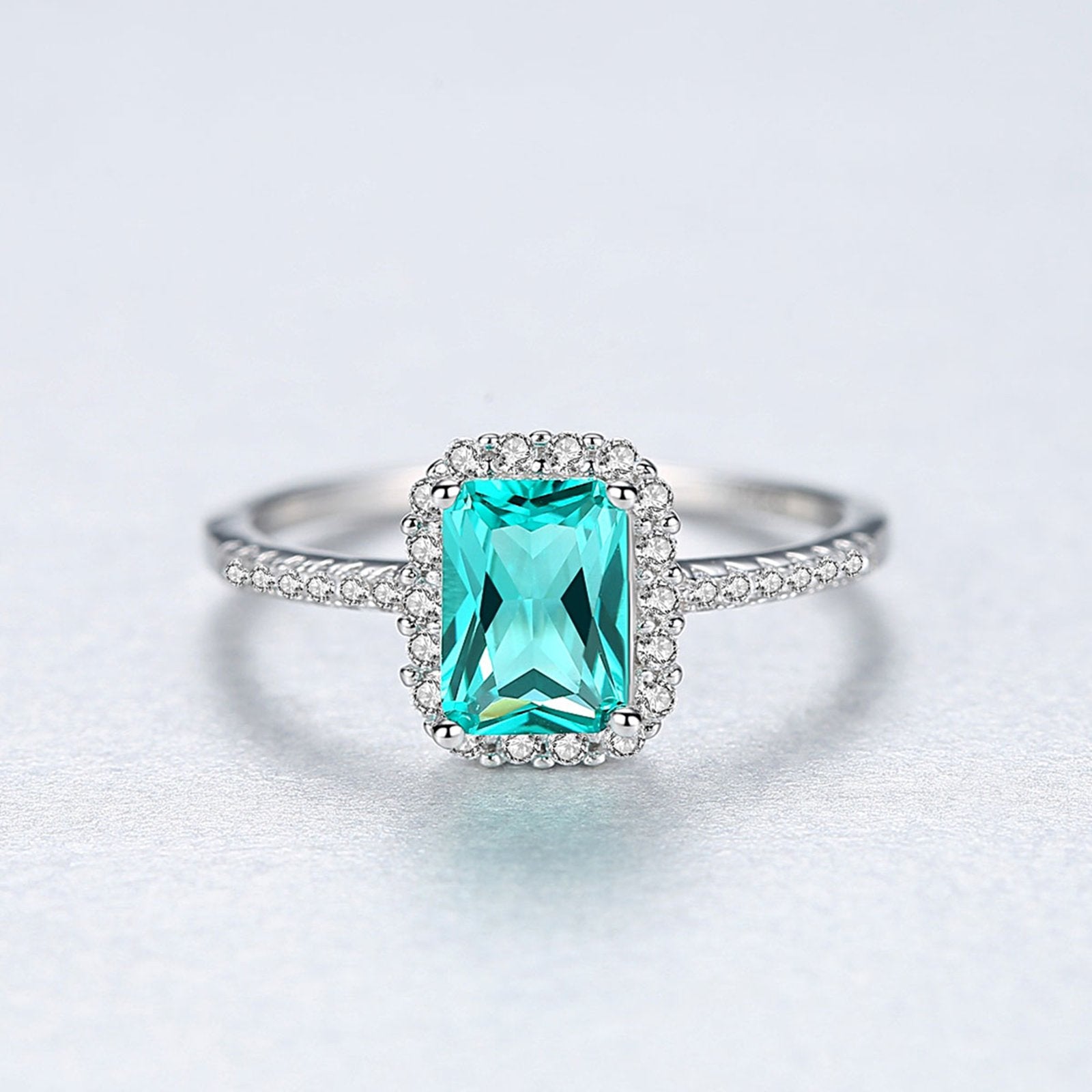 Inel din argint elegant rectangular cu smarald verde si cristale zirconiu cesini cadou